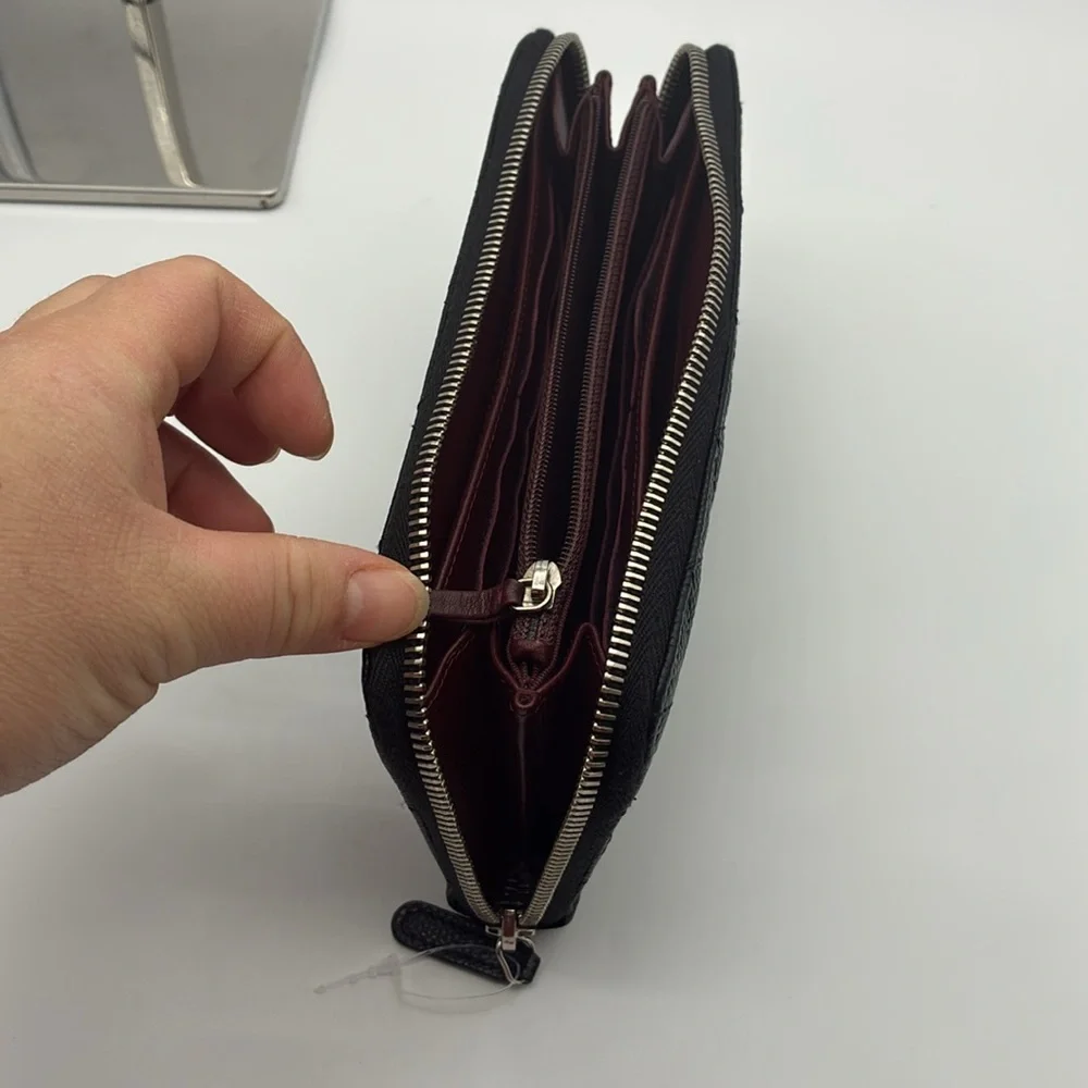 CHANEL CC BLACK CAVIAR QUILTED DIAMOND ZIPPY WALLET  SILVER HARDWARE W/ DUST BAG